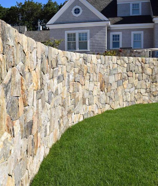 Wall covered in natural thin stone veneer