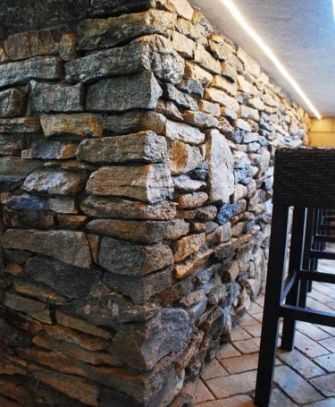 fieldstone ledgestone veneer corner