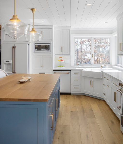 farmhouse white kitchen cabinets