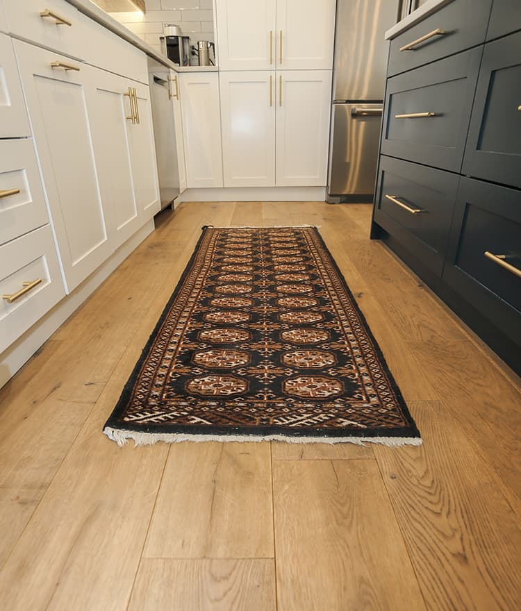 prefinished-hardwood-wide-plank-floor kitchen