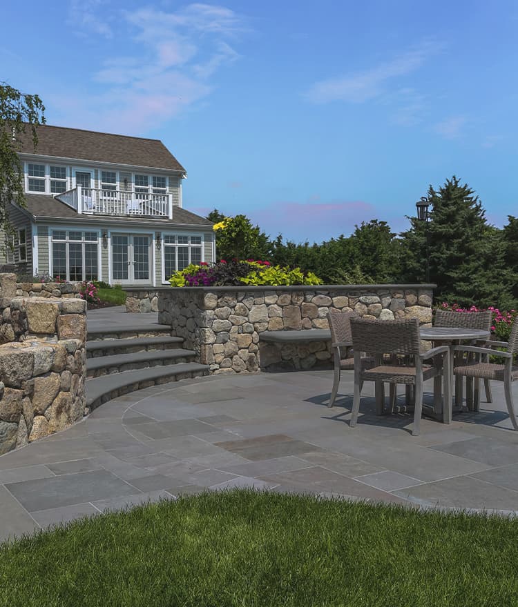 Backyard landscaping ideas with Everblue™ Pavers