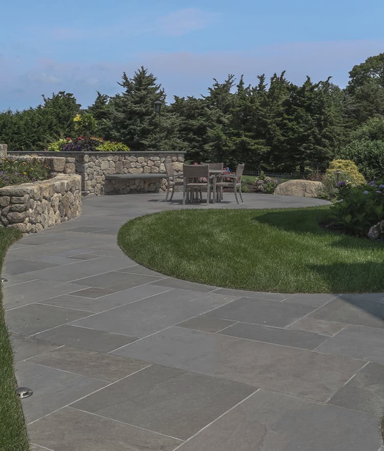 Backyard landscaping ideas with Everblue™ Pavers