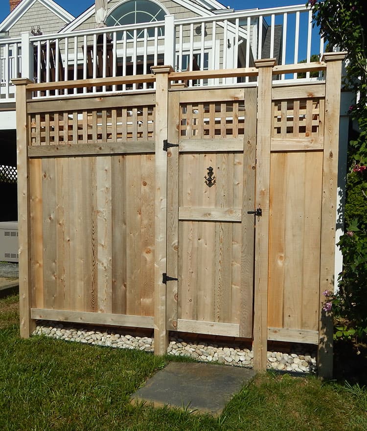 Deluxe Lattice Backyard Shower