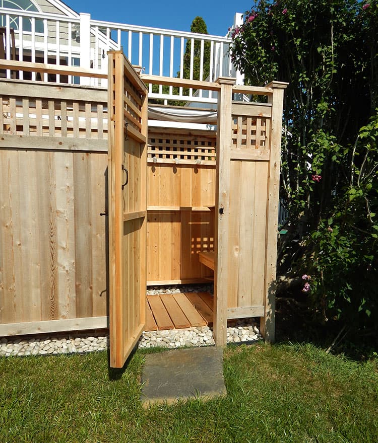 Deluxe Lattice Backyard Shower